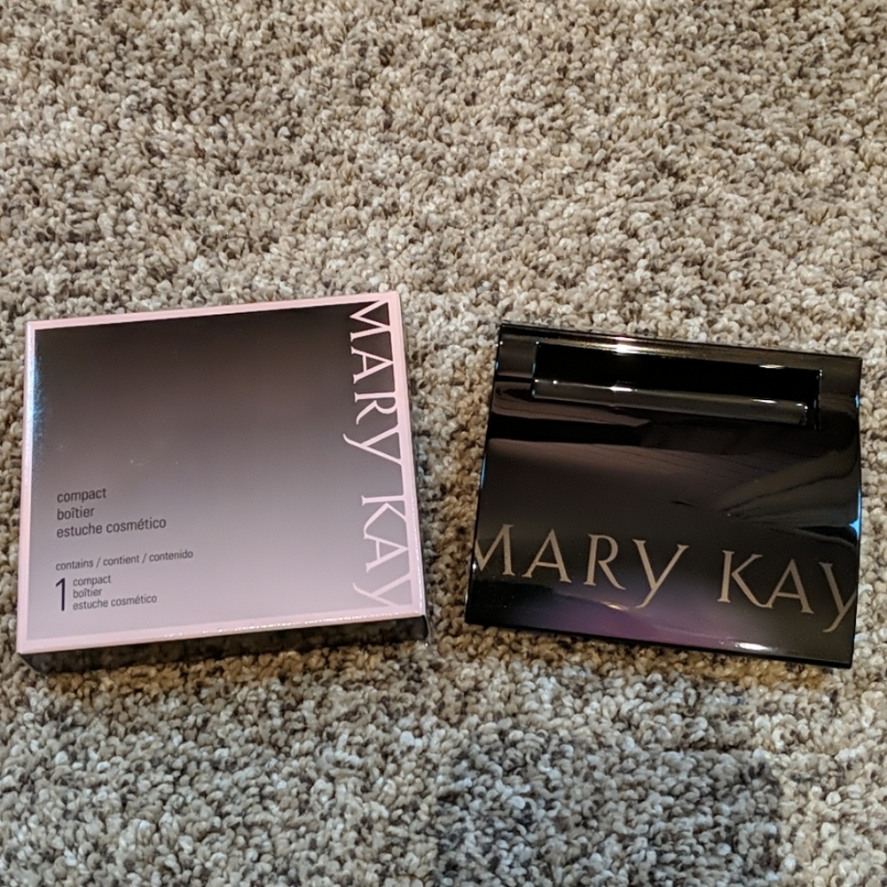 Mary Kay compact